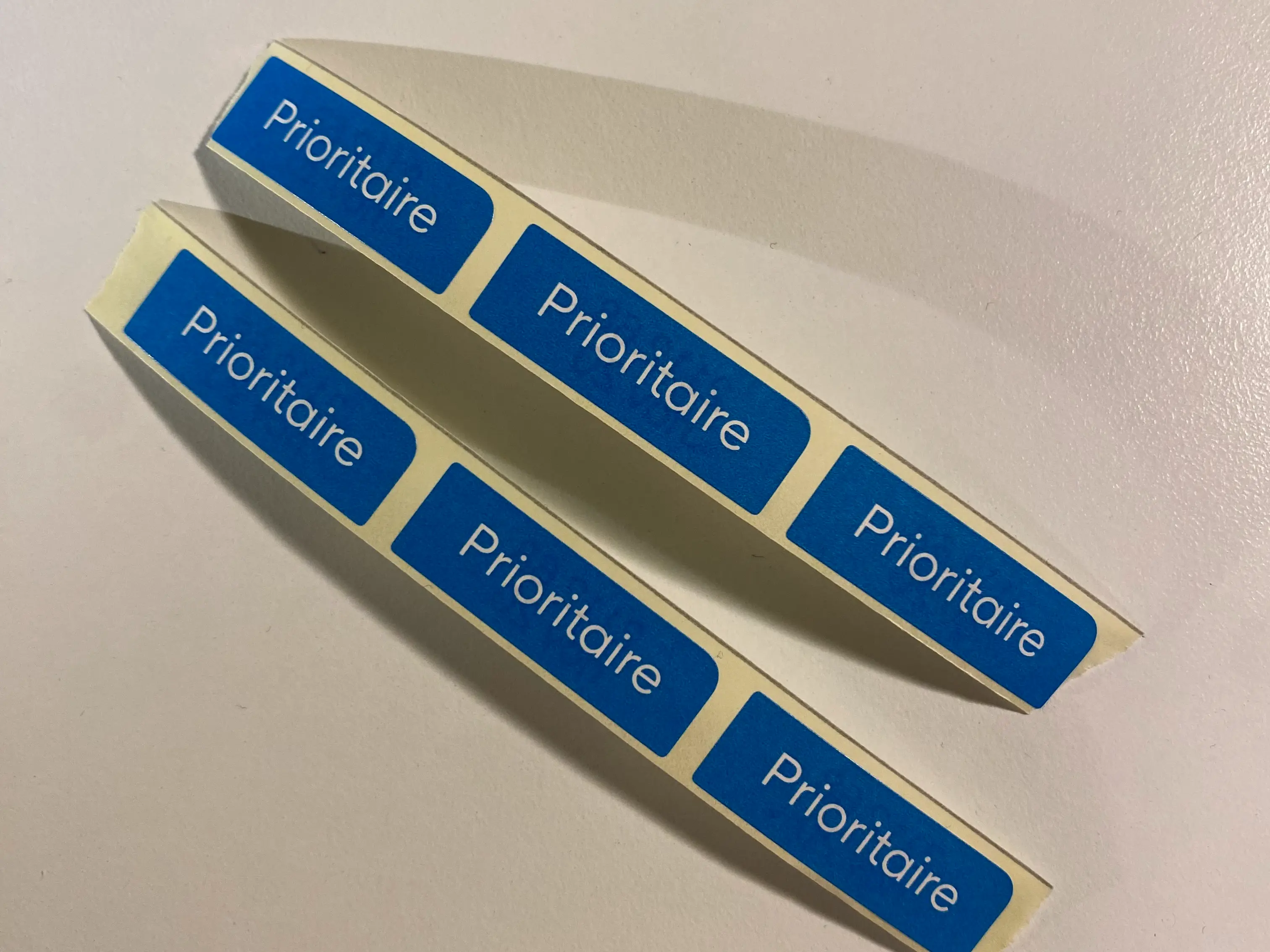 Prioritaireのシール