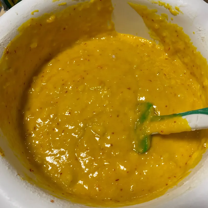 サフランを入れた後の生地